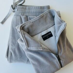 GOODLIFE Brand – 2-Piece Velvet Track Suit
Men’s Small (can work as unisex)